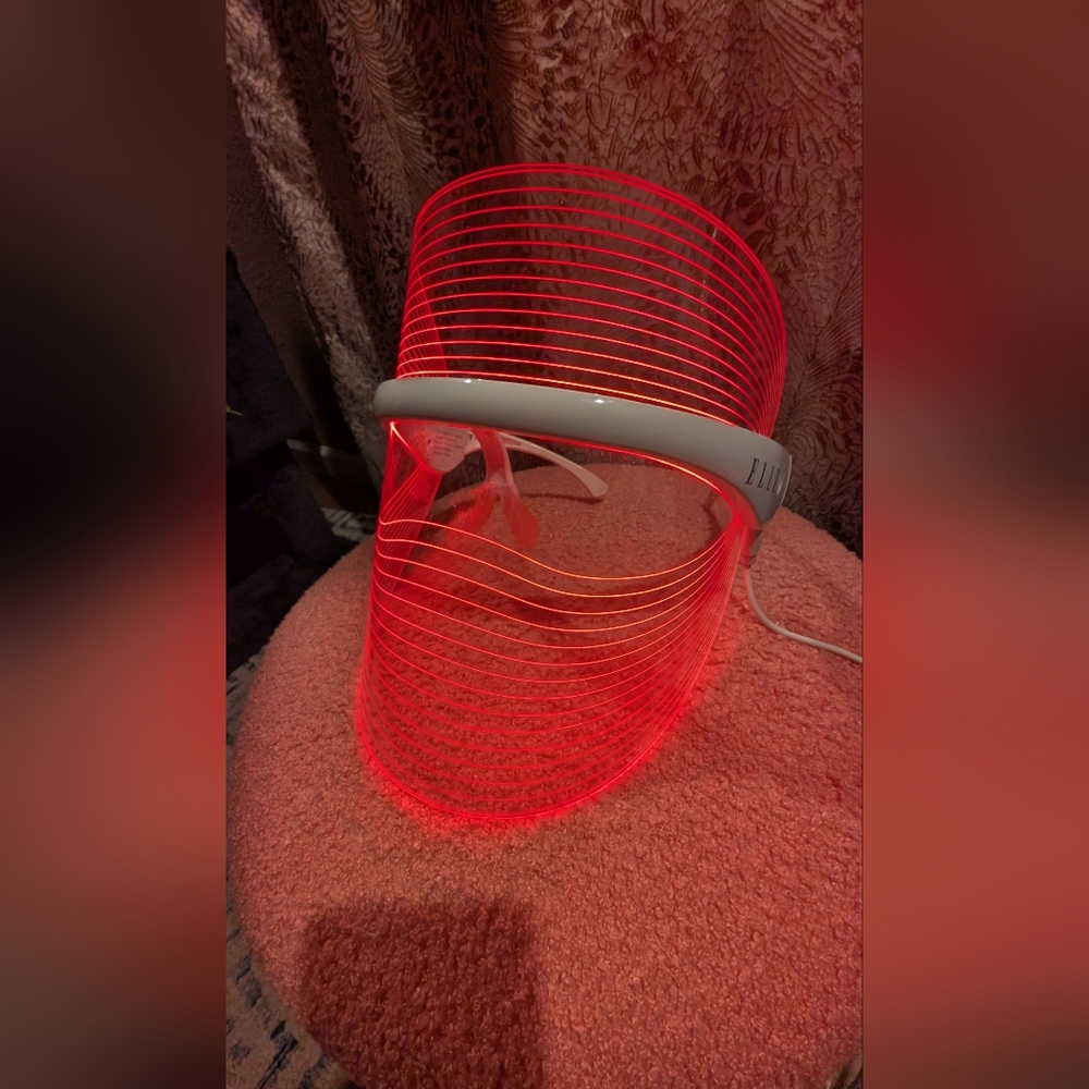 Illuminated Skincare Face Mask - Red